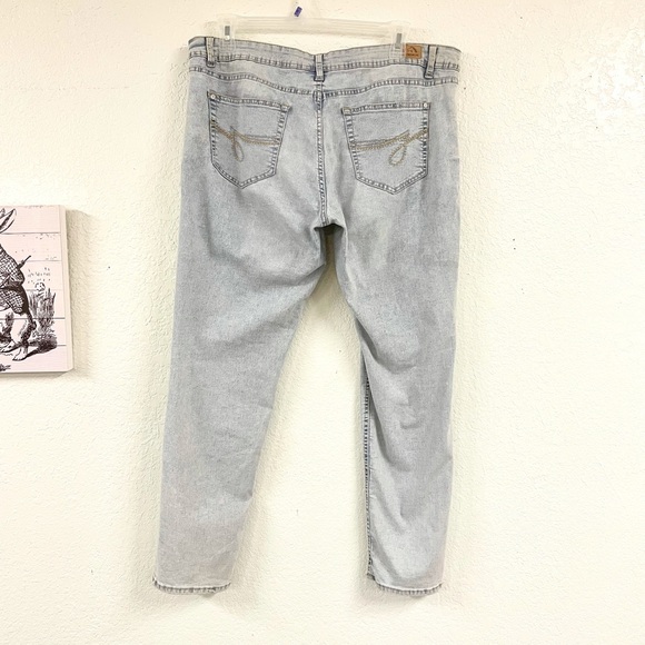 Acid Wash Bleach Bum Jeans - Picture 6 of 9